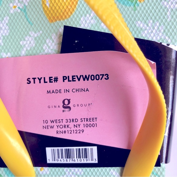 3/$15 LEMONS Flip Flops Sandals Yellow Large Size 9 / 10 Women’s NEW - Picture 4 of 15